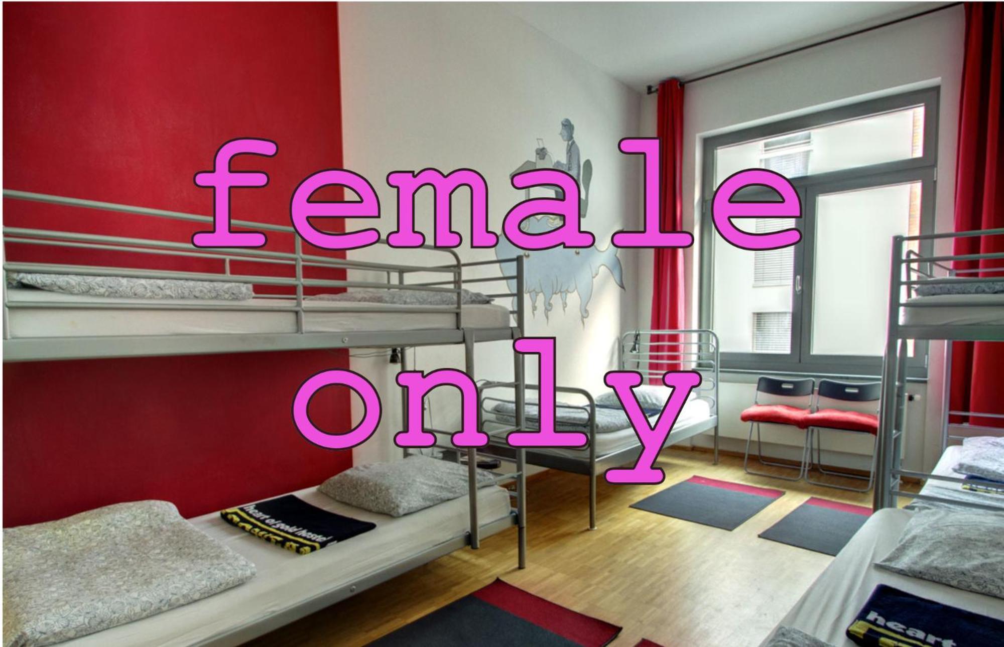 Bed 6-Bed-Dorm Female Ensuite